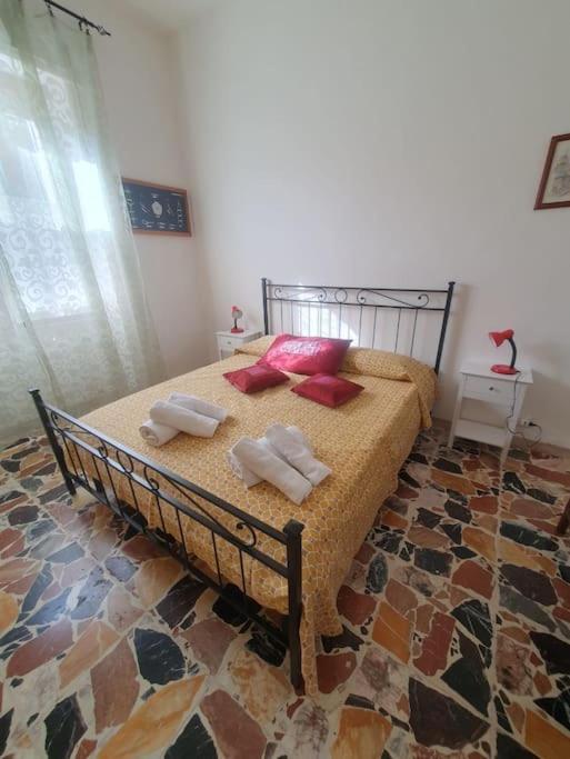 Casa Indipendente Zona Centrale Ла-Маддалена Экстерьер фото